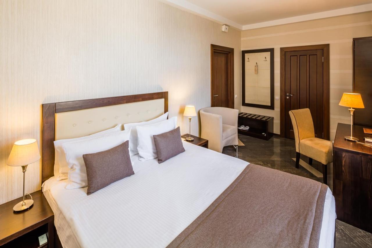 Hotel Taurus & Lwów